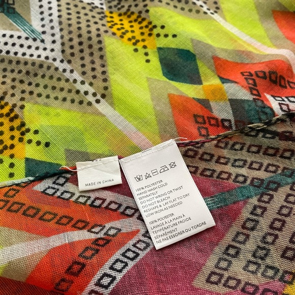 Vibrant colored scarf/wrap. May also be used as a tablecloth. - Picture 5 of 9